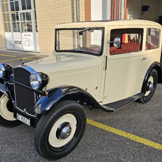 Auf dem Bild sehen Sie das fertig restaurierten BMW AM1 mit neu aufgebautem Sitzinterieur. Die �berarbeiteten Sitze f�gen sich harmonisch ins Gesamtbild ein und unterstreichen den authentischen Charakter des Oldtimers.