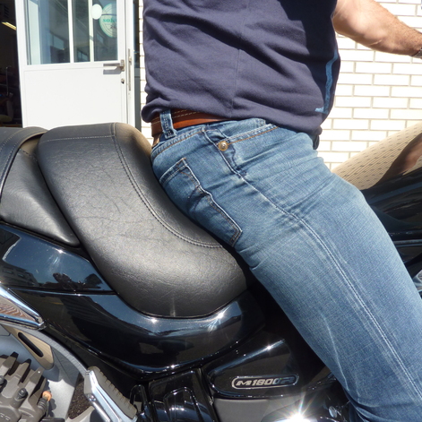 Ein optimal auf Ihre Gr�sse angepasster Motorradsattel erh�ht die Sicherheit und verbessert den Sitzkomfort.