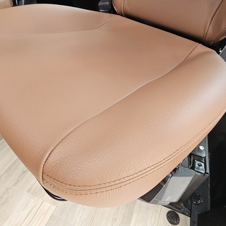 Alles sitzt wieder. Form, Material und Gef�hl sind zur�ck.