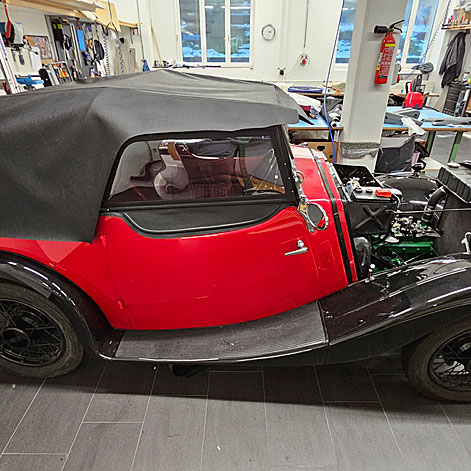 Auch dieser Morris Oldtimer wird vollumf�nglich restauriert und erh�lt ein neues
Verdeck.