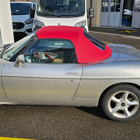 Ein neues Verdeck f�r einen Fiat Barchetta.