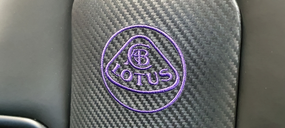 Stickerei auf Autositz