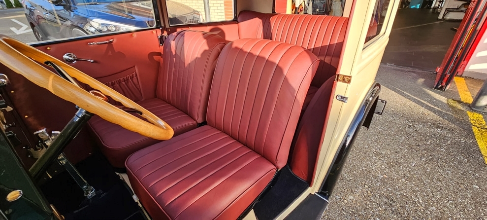 Massgefertigte Sitzanlage f�r einen Oldtimer.